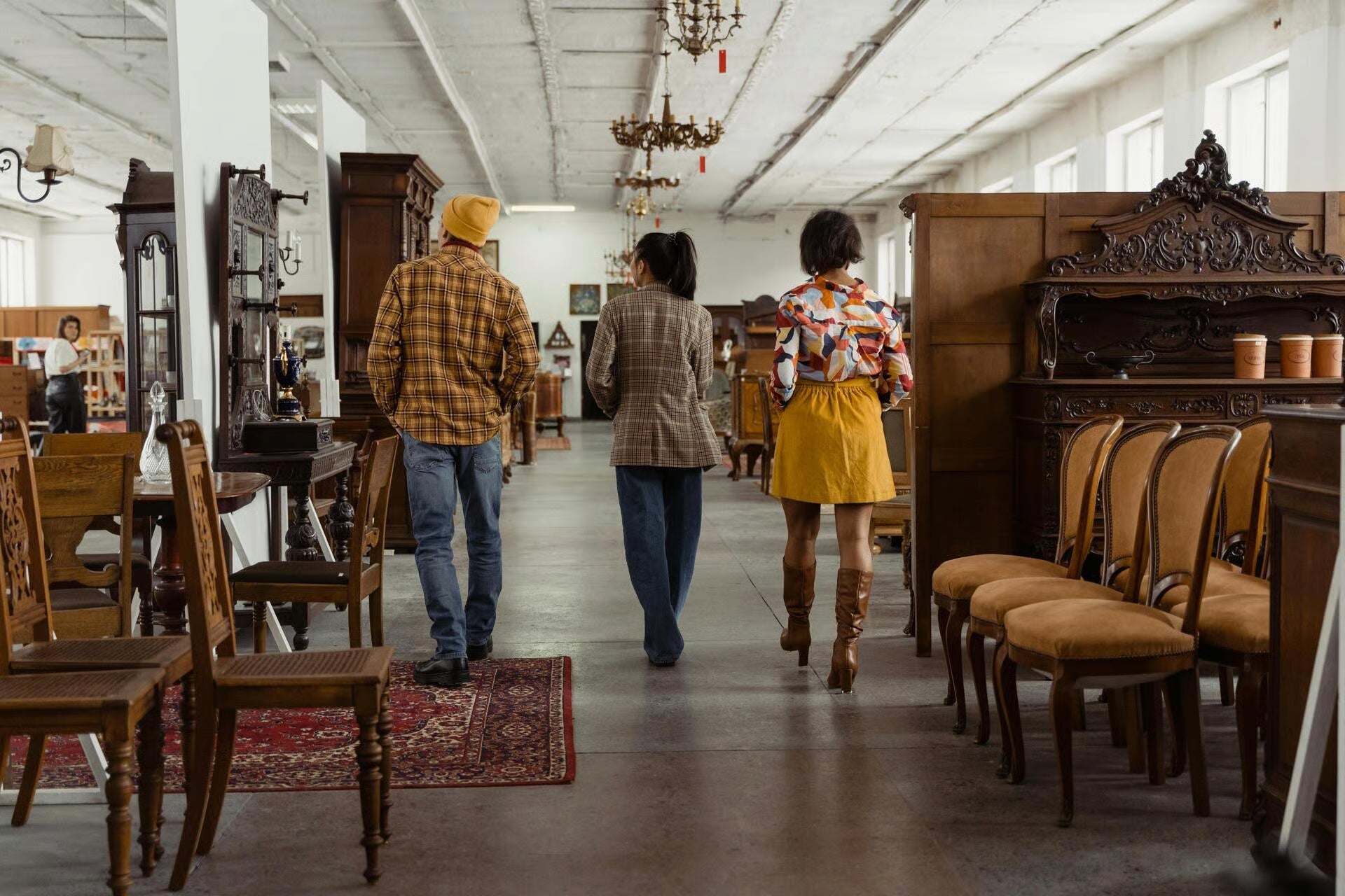 How to Find Quality Antique Furniture on a Budget